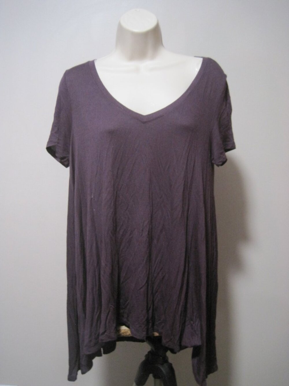 Mudd Women's Size Medium Lightweight Purple Rayon Scoop Neck Cap Sleeves Shirt